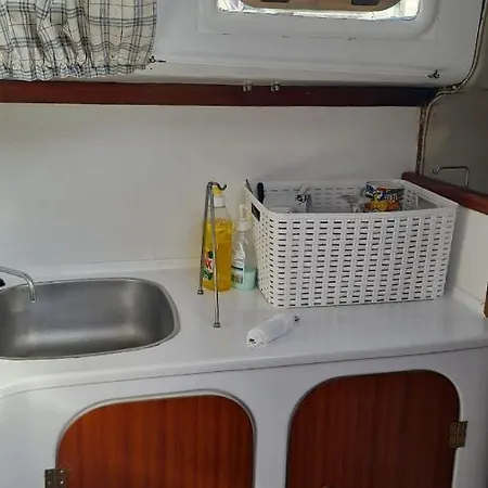 Vintage Sailboat In Belem ליסבון