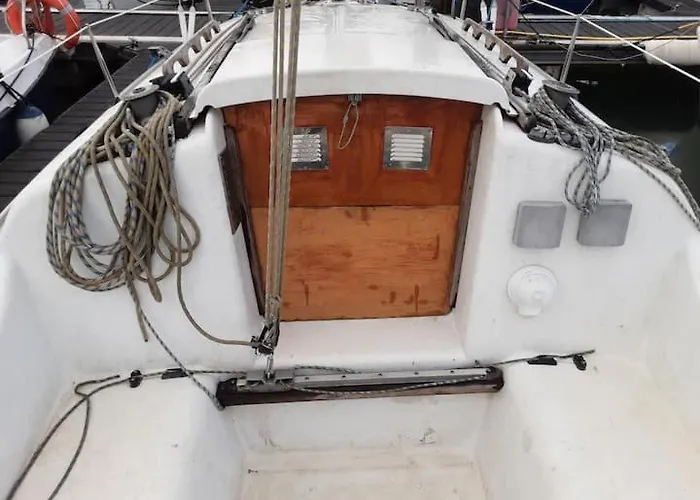 Bateau-hôtel Vintage Sailboat In Belém *