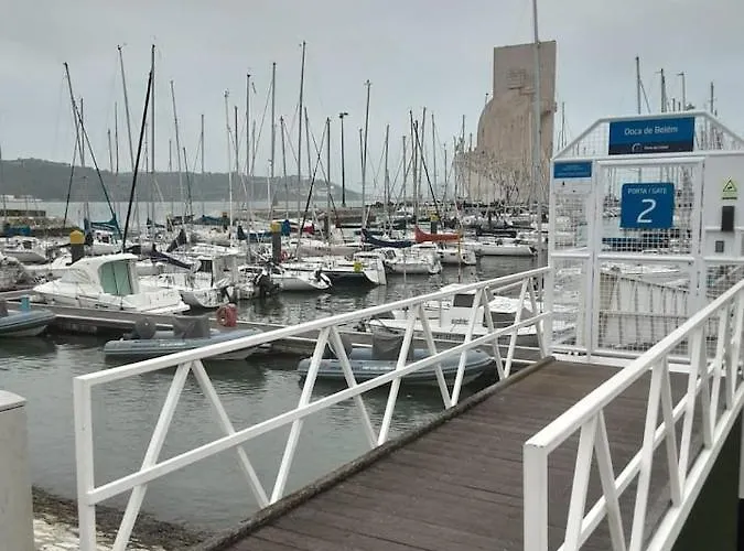 Vintage Sailboat In Belem Лиссабон