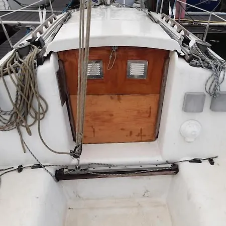 Bateau-hôtel Vintage Sailboat In Belém *