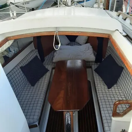 Vintage Sailboat In Belem Πλωτό κατάλυμα Lisboa