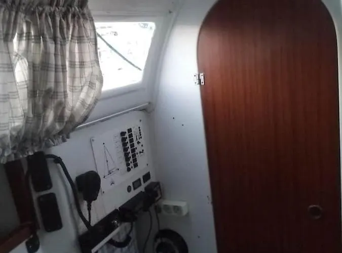 Vintage Sailboat In Belem Bådhotel Lisboa